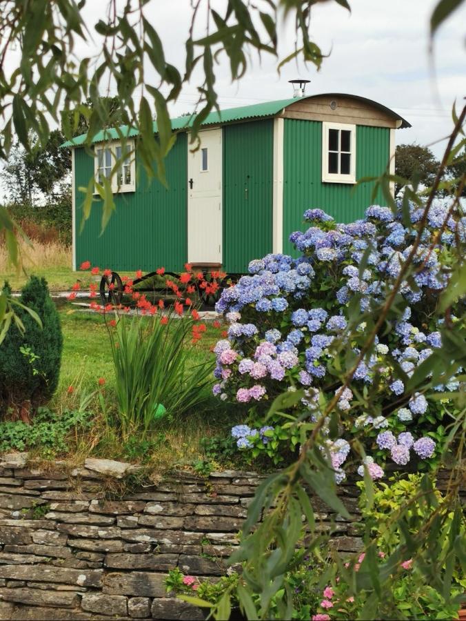 Toms Hut And Robins Rest Shepherd Huts Near Wadebridge Exterior photo
