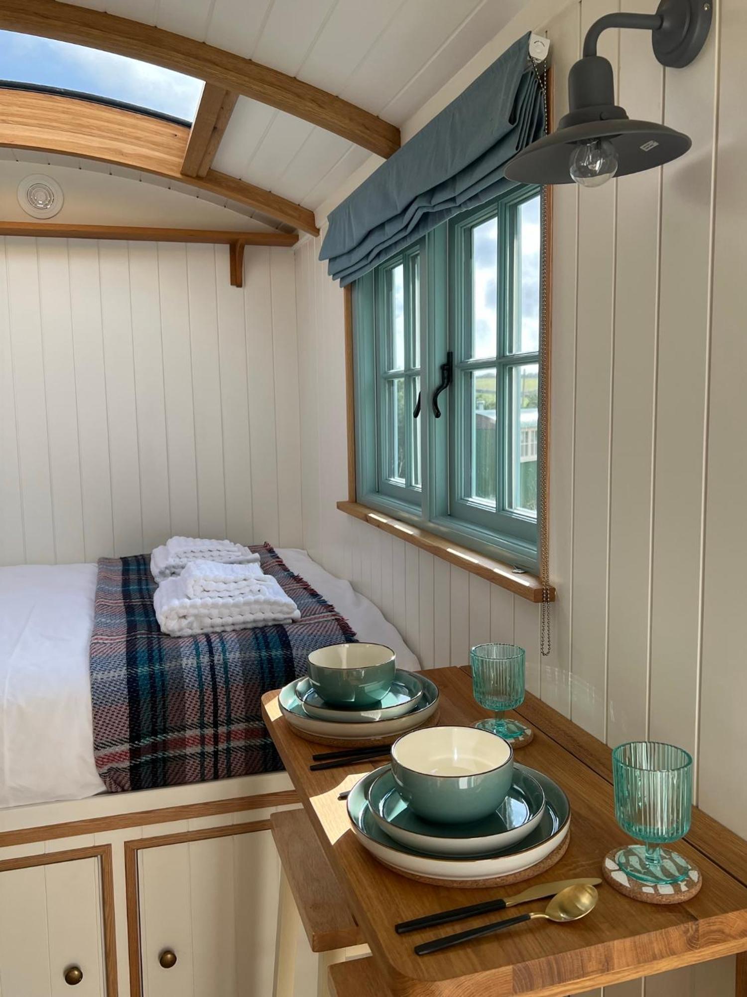 Toms Hut And Robins Rest Shepherd Huts Near Wadebridge Exterior photo